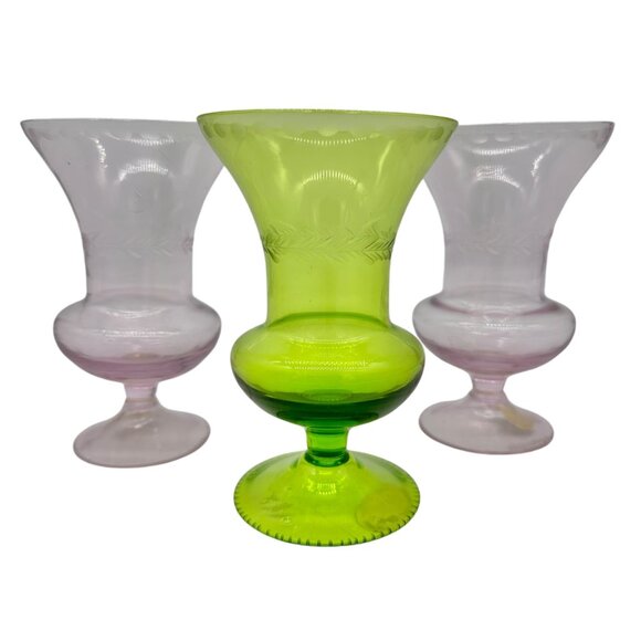 S. F. Imports Set of 3 Elegant Vintage Glasses 2 Pink and 1 Green 5 Inches Tall - Picture 1 of 4